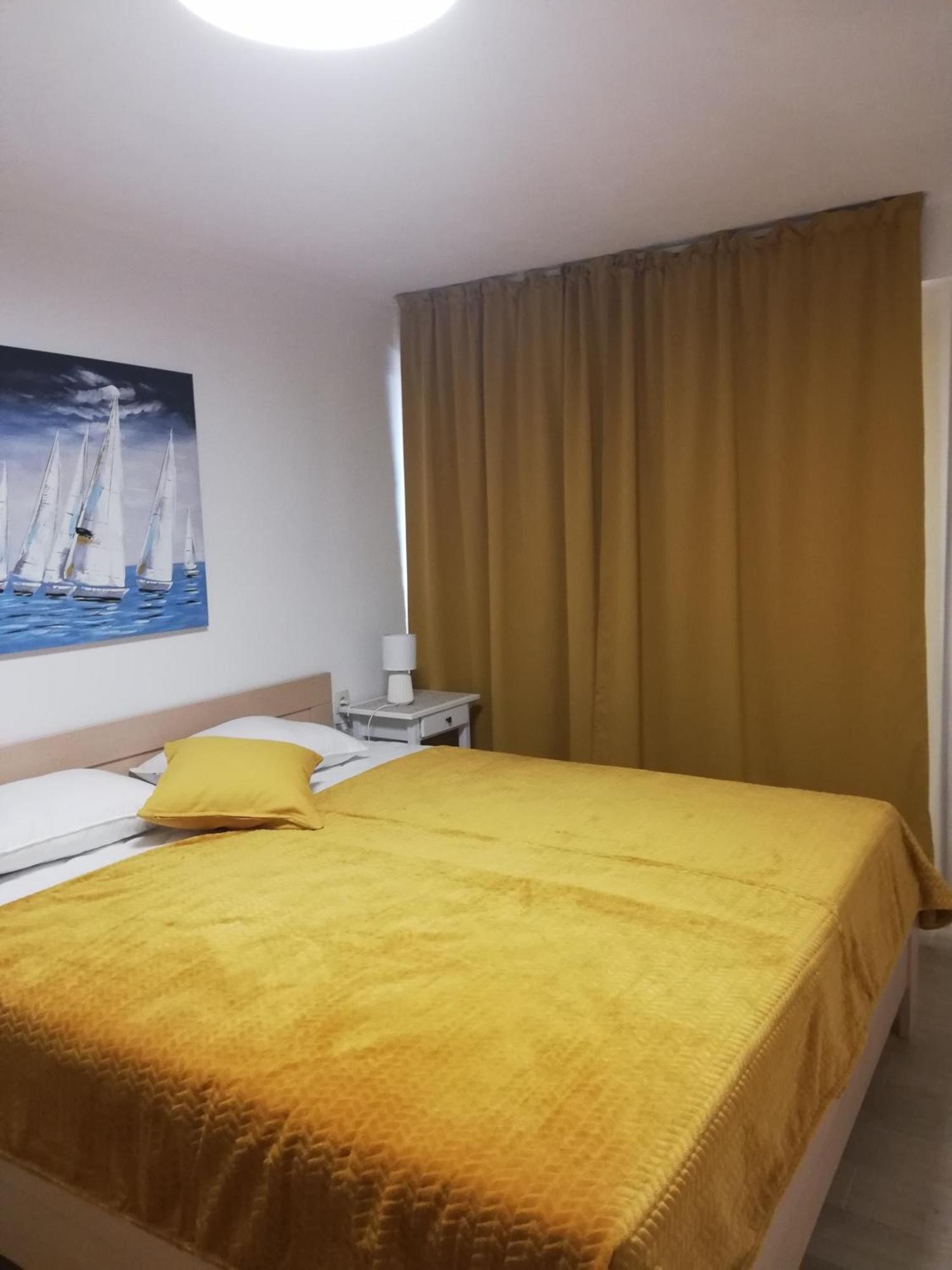 Apartments Tinjarosa Mundanije Eksteriør billede